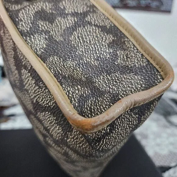 Yves Saint Laurent pouch - Picture 11 of 12